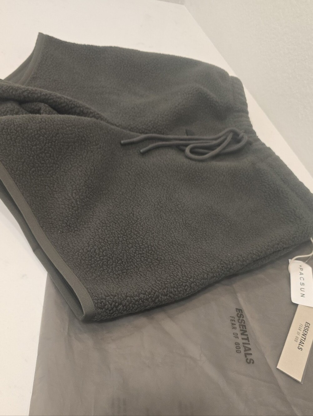 FEAR OF GOD - ESSENTIALS POLAR FLEECE SWEAT SHORTS - Ink